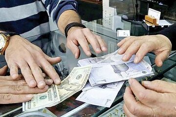 متقاضیان خرید ارز بخوانند چگونه می‌شود ۲۰۰۰ دلار ارز سهمیه‌ای را گرفت؟